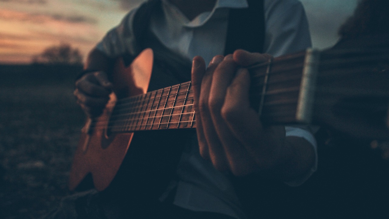 DIY: Repurpose a Guitar Case into a Shelf